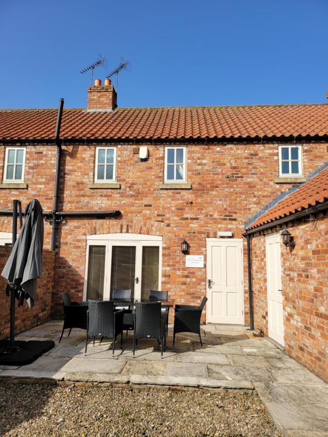 The Blue Bell Inn Weaverthorpe Esterno foto