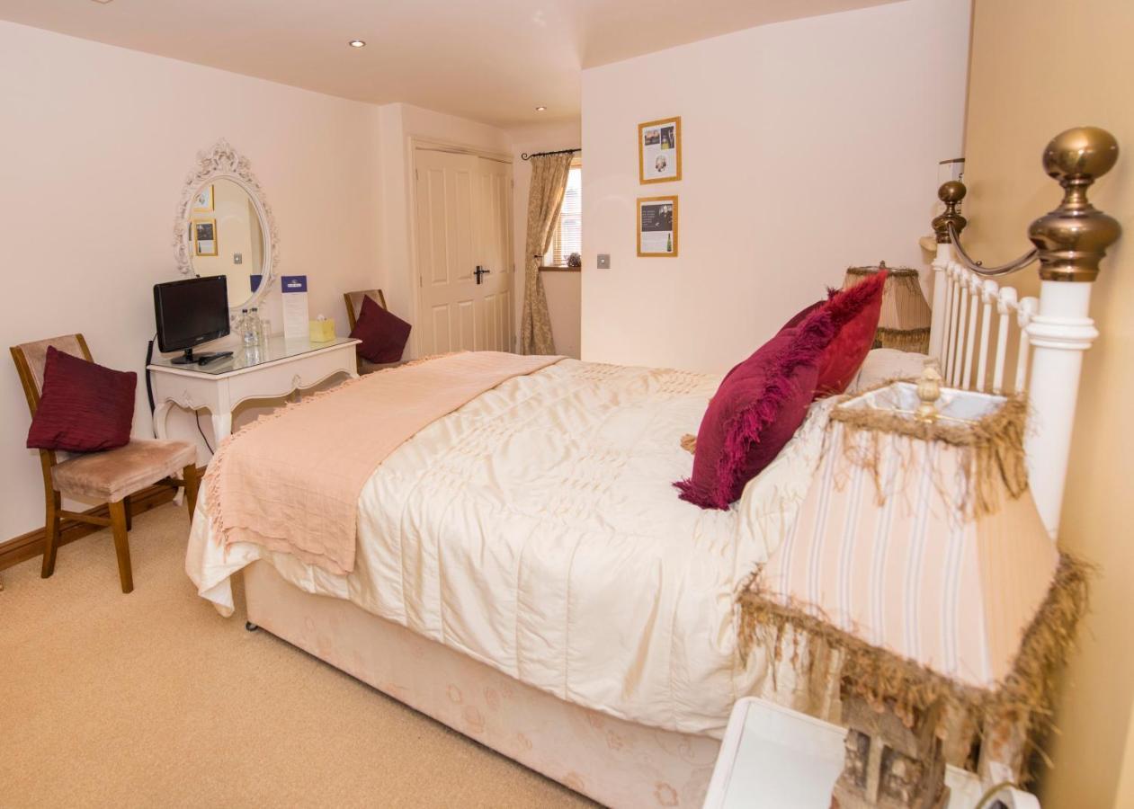 The Blue Bell Inn Weaverthorpe Esterno foto