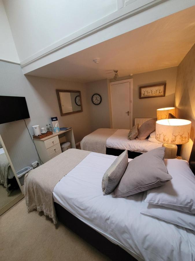 The Blue Bell Inn Weaverthorpe Esterno foto